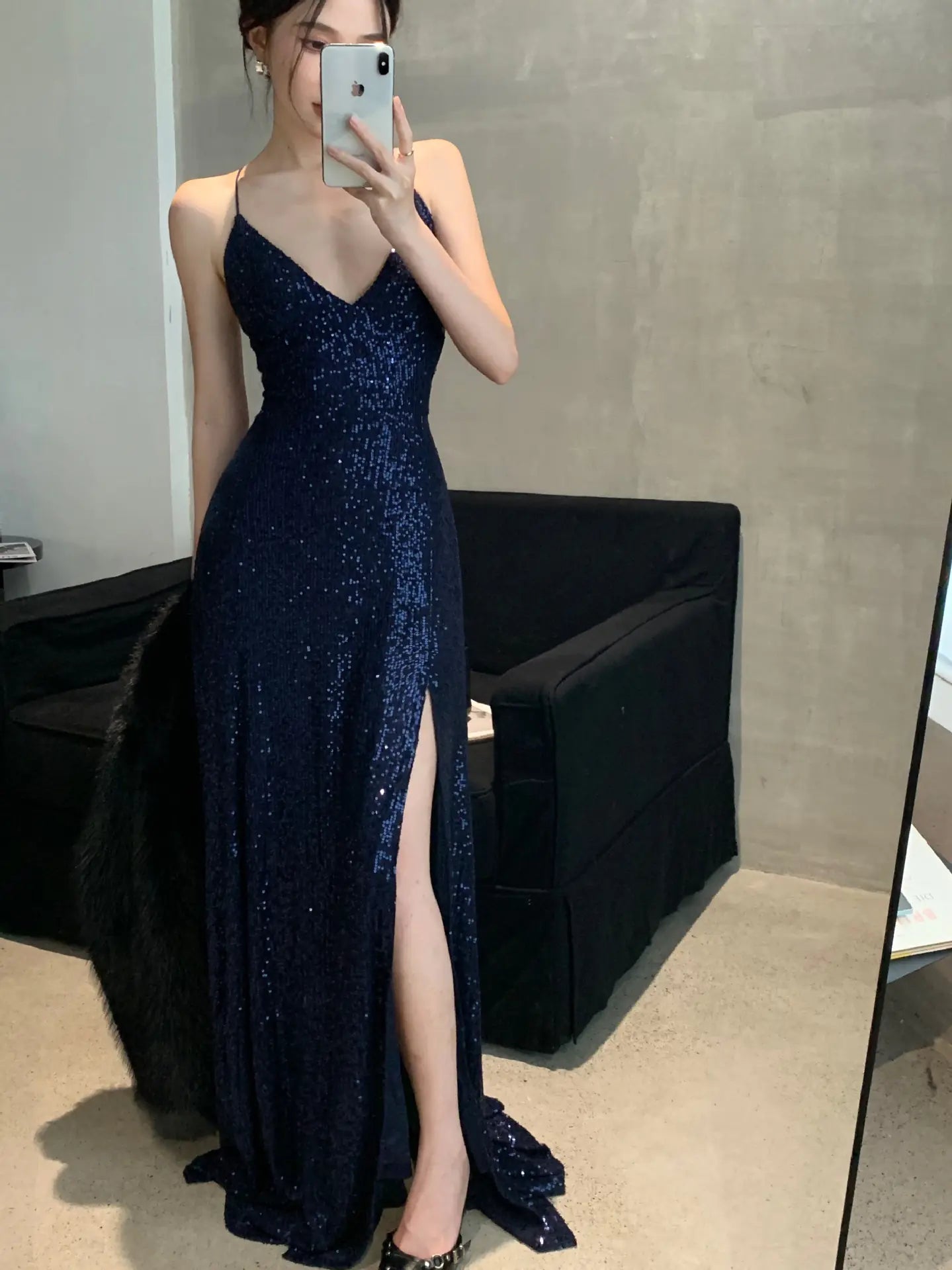 Maxi elegante con escote en V y lentejuelas