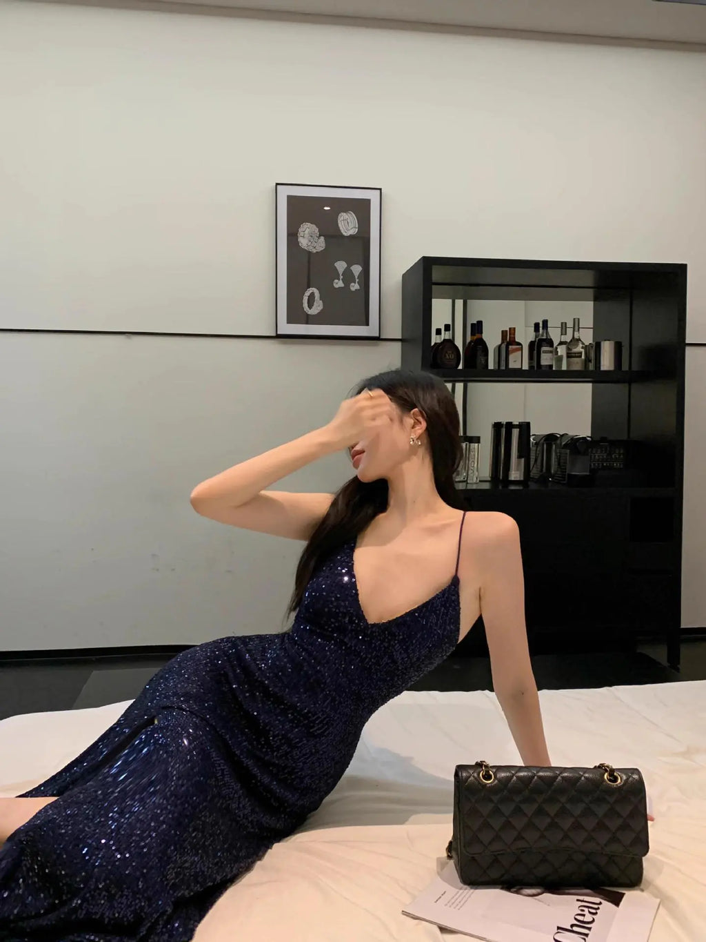 Maxi elegante con escote en V y lentejuelas