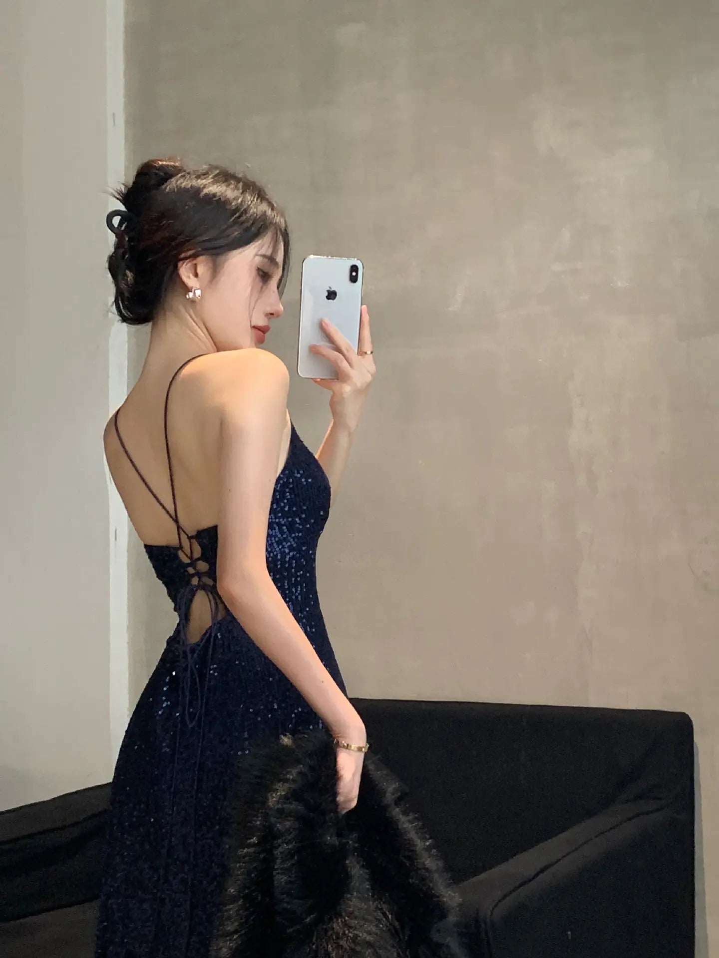 Maxi elegante con escote en V y lentejuelas